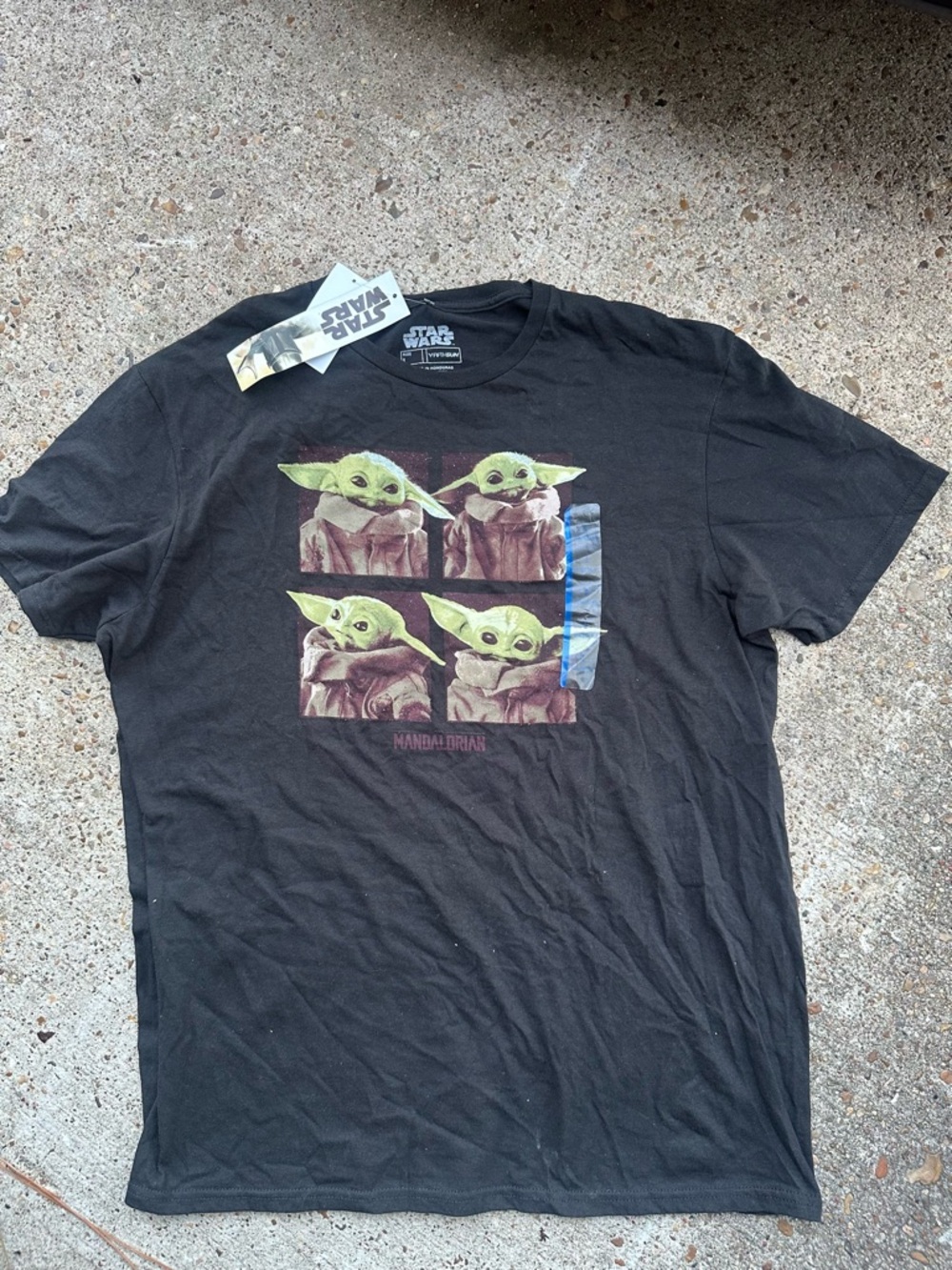 100 % ATHLETIC FIT SIZE (L) STARWARS T-SHIRT NWT